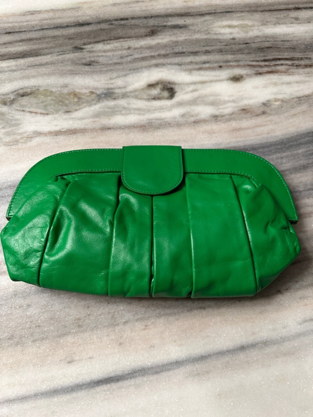 T BAGS LOS ANGELES -parakeet green leather clutch 💚